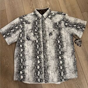 Stylish Monochrome Snake Print Casual Shirt